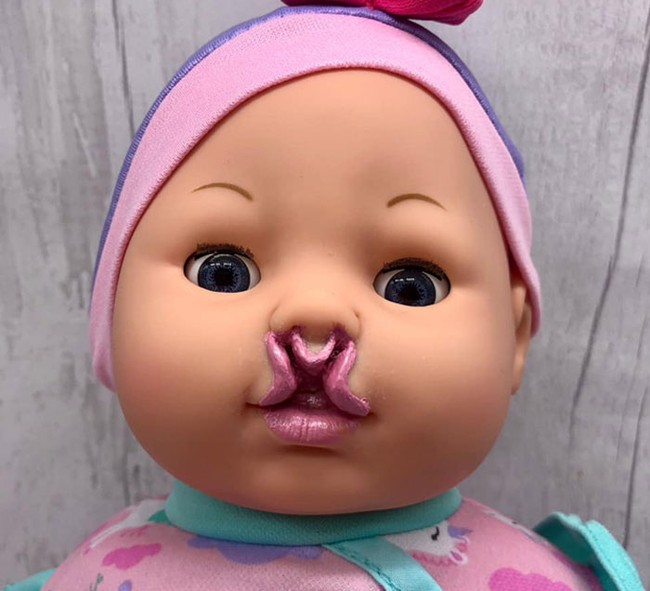 Con gái bị khiếm thính, bà mẹ đã làm một búp bê đặc biệt để tặng con, ai ngờ đây lại là cơ hội để chị "bén duyên" với một nghề được rất nhiều cha mẹ ủng hộ - Ảnh 8. Con gái bị khiếm thính, bà mẹ đã làm một búp bê đặc biệt để tặng con, ai ngờ đây lại là cơ hội để chị "bén duyên" với một nghề được rất nhiều cha mẹ ủng hộ - Ảnh 8.