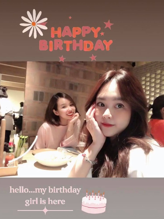 Trước thềm hôn lễ tại địa điểm siêu sang, Công Phượng xuất hiện bên cạnh vợ với chi tiết `` hack chiều cao '' đỉnh điểm, lộ diện khách mời VIP đầu tiên - Ảnh 6. Trước thềm hôn lễ tại địa điểm siêu sang, Công Phượng xuất hiện bên cạnh vợ với chi tiết `` hack chiều cao '' đỉnh điểm, lộ diện khách mời VIP đầu tiên - Ảnh 6.