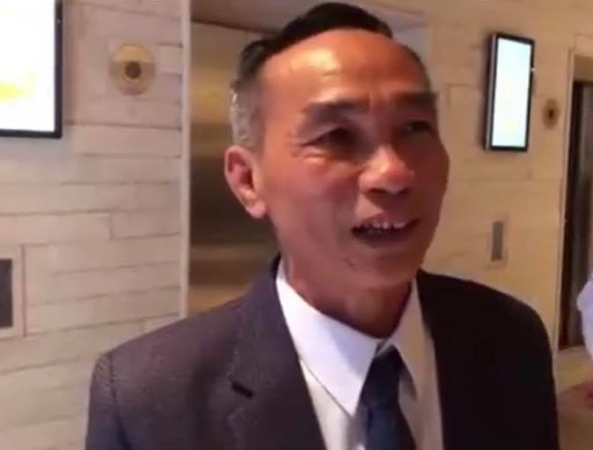 Xuất hiện trong đám cưới, bố mẹ Công Phượng lần đầu tiên nhận xét về con dâu Viễn Minh và nhắc đến món quà cưới `` nho nhỏ ''. sẽ được trao giải trên sân khấu - Ảnh 3. Xuất hiện trong đám cưới, bố mẹ Công Phượng lần đầu tiên nhận xét về con dâu Viễn Minh và nhắc đến món quà cưới `` nho nhỏ ''. sẽ được trao giải trên sân khấu - Ảnh 3.