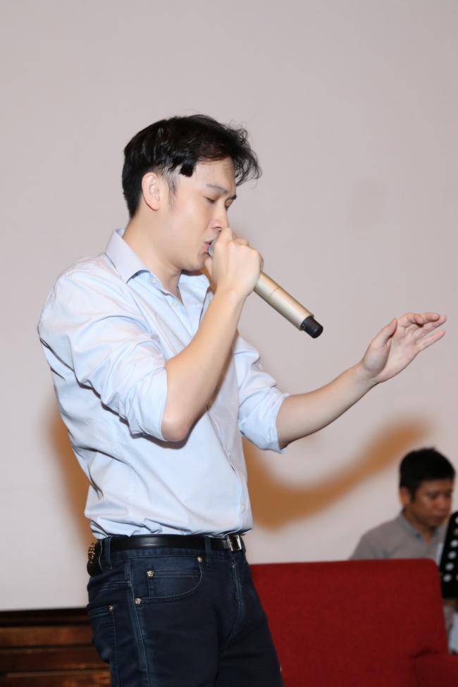 Bảo Anh khoe eo thon, miệt mài tập nhạc lúc nửa đêm cùng Dương Triệu Vũ cho liveshow "Dạ Nguyệt" - Ảnh 3. Bảo Anh khoe eo thon, miệt mài tập nhạc lúc nửa đêm cùng Dương Triệu Vũ cho liveshow "Dạ Nguyệt" - Ảnh 3.