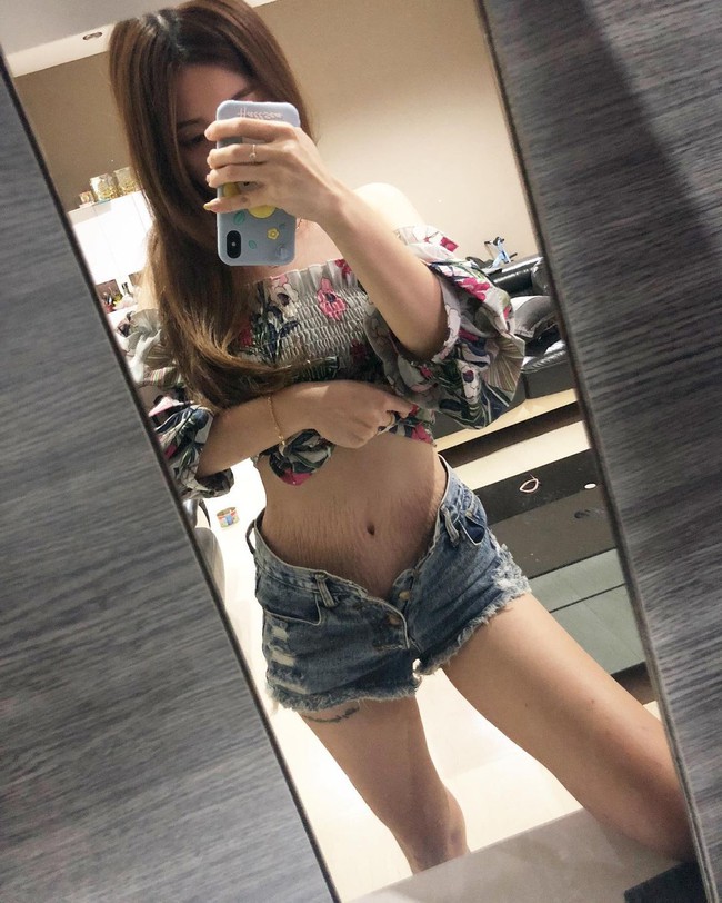 Nhan sắc hiện tại khiến ai cũng ngỡ ngàng của mẹ trẻ từng gây sốt với bức ảnh vén bụng khoe bụng rạn kinh hoàng sau khi sinh tư - Ảnh 9. Nhan sắc hiện tại khiến ai cũng ngỡ ngàng của mẹ trẻ từng gây sốt với bức ảnh vén bụng khoe bụng rạn kinh hoàng sau khi sinh tư - Ảnh 9.