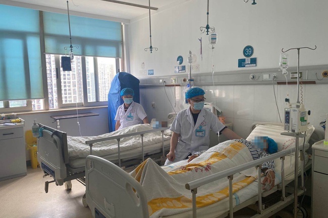 Liên tiếp từng người trong nhà phát hiện ung thư gan, bác sĩ nhắc: 4 loại virus gây ung thư "lây từ người sang người", chỉ cần 1 người mắc thì cả gia đình phải khám gấp - Ảnh 3. Liên tiếp từng người trong nhà phát hiện ung thư gan, bác sĩ nhắc: 4 loại virus gây ung thư "lây từ người sang người", chỉ cần 1 người mắc thì cả gia đình phải khám gấp - Ảnh 3.