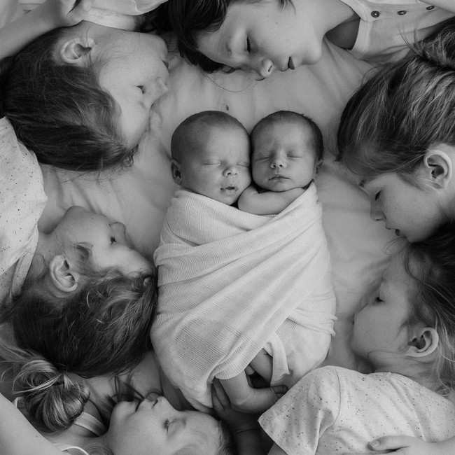 Sinh 4 lứa rồi nhưng vẫn chưa thỏa lòng, bà mẹ quyết định sinh thêm lần nữa, nhìn vào ảnh gia đình ai cũng phải choáng váng - Ảnh 10.