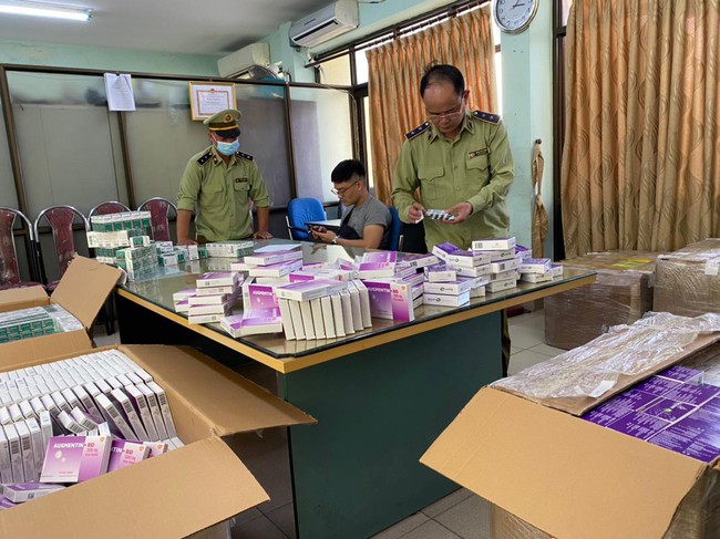 Hà Nội: Lập Facebook ảo thu mua thuốc kháng sinh không rõ nguồn gốc rồi phân phối đi các tỉnh Hà Nội: Lập Facebook ảo thu mua thuốc kháng sinh không rõ nguồn gốc rồi phân phối đi các tỉnh