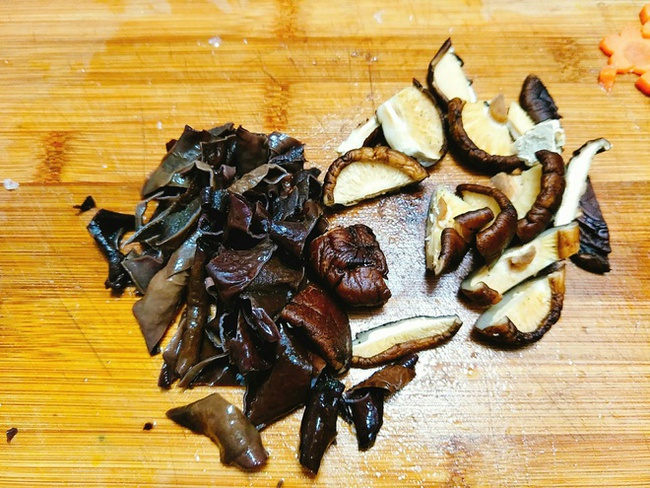 Món ăn "làm nửa tiếng, chén cả tuần" dành cho người bận rộn: Kết hợp cùng cơm nóng và dưa chua, đảm bảo vừa đủ chất vừa ngon quên sầu! - Ảnh 4.