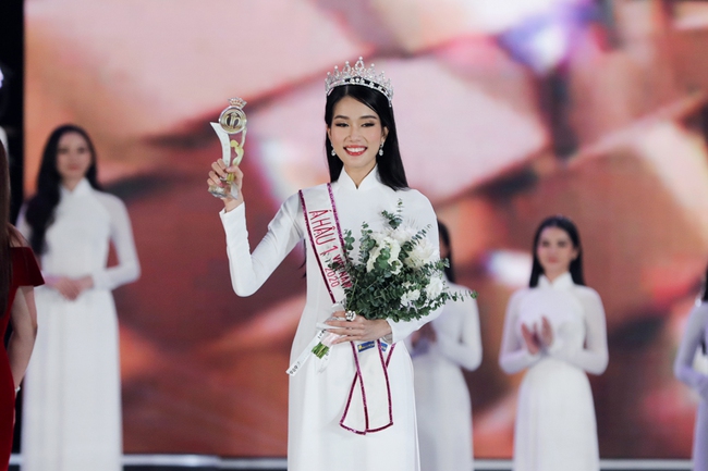 Học vấn siêu “khủng” của Á hậu 1: Sinh viên trường RMIT, giỏi 2 ngoại ngữ cùng bảng thành tích khiến ai nấy phải trầm trồ Học vấn siêu “khủng” của Á hậu 1: Sinh viên trường RMIT, giỏi 2 ngoại ngữ cùng bảng thành tích khiến ai nấy phải trầm trồ