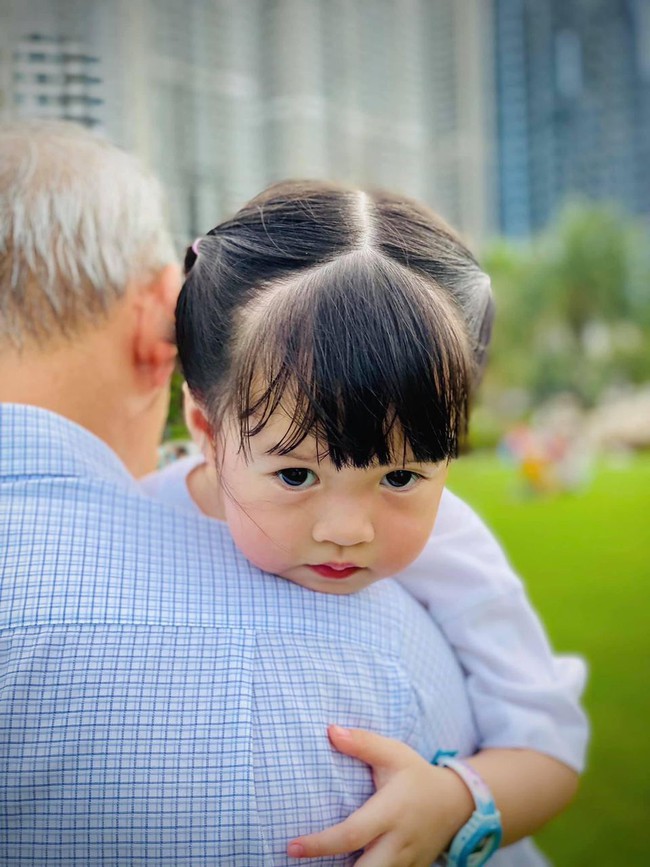 Chỉ nhìn 1 chi tiết nhỏ ở con gái Đặng Thu Thảo người hâm mộ cũng đủ biết nàng hậu có chăm con chu đáo hay không - Ảnh 8. Chỉ nhìn 1 chi tiết nhỏ ở con gái Đặng Thu Thảo người hâm mộ cũng đủ biết nàng hậu có chăm con chu đáo hay không - Ảnh 8.