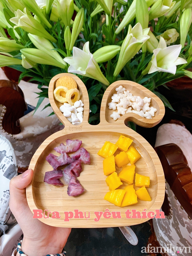 Con hơn 1 tuổi đã ăn được cả thế giới, tự xúc thức ăn ngon lành, bí quyết là nhờ mẹ... lười nấu nướng - Ảnh 8. Con hơn 1 tuổi đã ăn được cả thế giới, tự xúc thức ăn ngon lành, bí quyết là nhờ mẹ... lười nấu nướng - Ảnh 8.