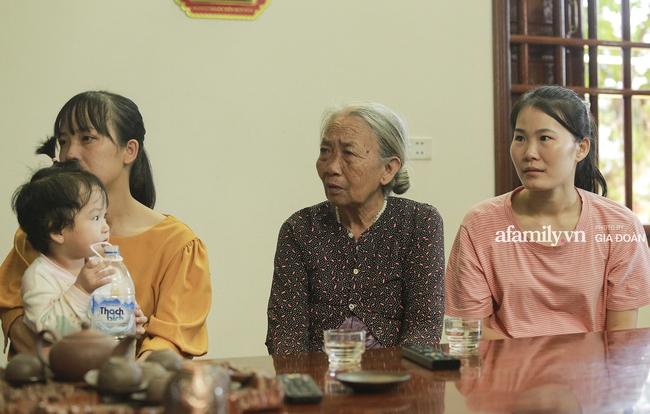 Video độc quyền: Tại quê nhà Thanh Hóa, người thân bật khóc khi xem lại khoảnh khắc này của Tân Hoa hậu Đỗ Thị Hà - Ảnh 9. Độc quyền: Người thân bật khóc khi xem lại khoảnh khắc Đỗ Thị Hà đăng quang ngôi vị Hoa hậu Việt Nam 2020 - Ảnh 8.