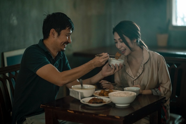 Huy Khánh không ngại thẳng tay tát Khổng Tú Quỳnh say sẩm - Ảnh 4. Huy Khánh không ngại thẳng tay tát Khổng Tú Quỳnh say sẩm - Ảnh 4.