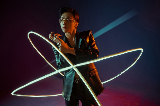 Soobin tung MV ôm ấp toàn chân dài, fan gọi tên Binz để đo độ ăn chơi tán gái - Ảnh 5. Soobin tung MV ôm ấp toàn chân dài, fan gọi tên Binz để đo độ ăn chơi tán gái - Ảnh 5.