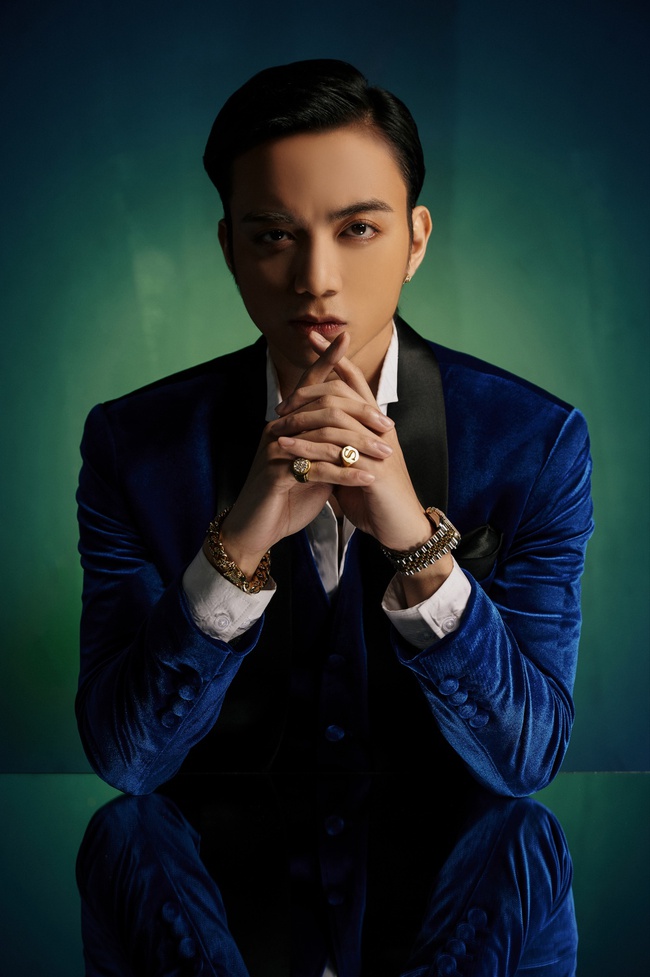 Soobin tung MV ôm ấp toàn chân dài, fan gọi tên Binz để đo độ ăn chơi tán gái - Ảnh 4. Soobin tung MV ôm ấp toàn chân dài, fan gọi tên Binz để đo độ ăn chơi tán gái - Ảnh 4.