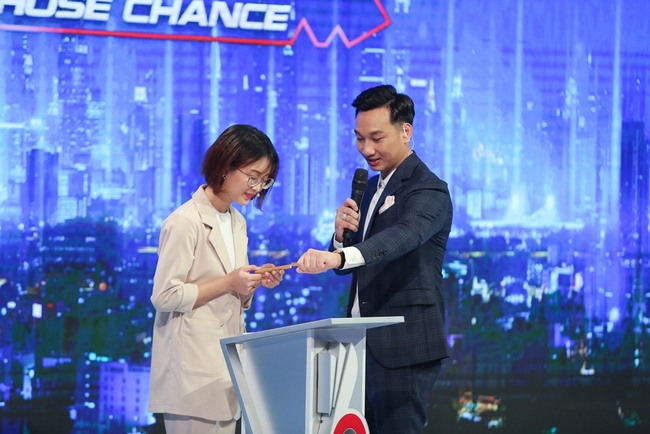 Bị vỗ mặt đi làm có "tuyển sếp" hay không, cô gái 25 tuổi "đứng hình" rồi đáp trả thâm thúy - Ảnh 2. Bị vỗ mặt đi làm có "tuyển sếp" hay không, cô gái 25 tuổi "đứng hình" rồi đáp trả thâm thúy - Ảnh 2.