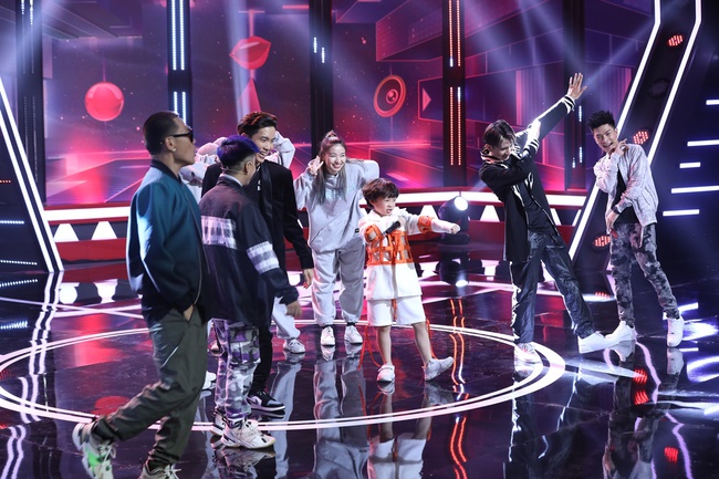 Ăn theo trend Rap Việt, Trường Giang đọc Rap trước mặt thầy trò Wowy - Ảnh 8. Ăn theo trend Rap Việt, Trường Giang đọc Rap trước mặt thầy trò Wowy - Ảnh 8.