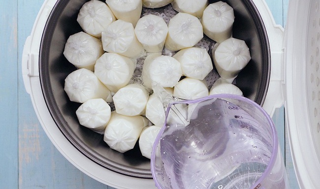 30 phút vào bếp để "bay vèo" về tuổi thơ dữ dội với sữa chua túi: Hội mê ăn vặt nhất định không thể bỏ qua món "chống buồn miệng" đỉnh của chóp này! - Ảnh 5.