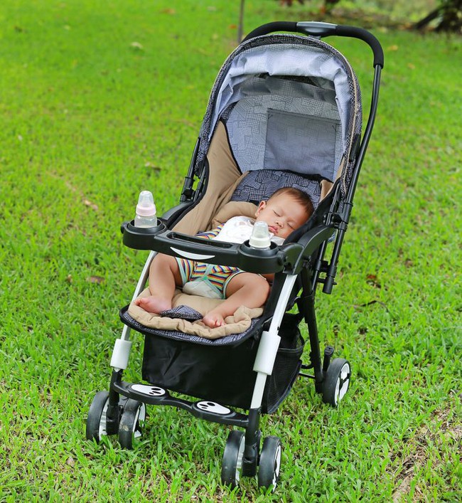 Làm việc này mỗi lần ra ngoài, bố mẹ có thể hại chết con mà không biết - Ảnh 3. Làm việc này mỗi lần ra ngoài, bố mẹ có thể hại chết con mà không biết - Ảnh 3.