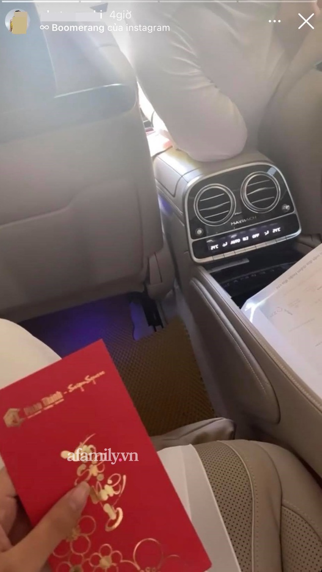 Lộ dàn phù dâu cầm chiếc phong bao lì xì có in logo doanh nghiệp nhà thiếu gia Phan Thành, đám hỏi đã chính xác 100%? - Ảnh 2. Lộ dàn phù dâu cầm chiếc phong bao lì xì có in logo doanh nghiệp nhà thiếu gia Phan Thành, đám hỏi đã chính xác 100%? - Ảnh 2.