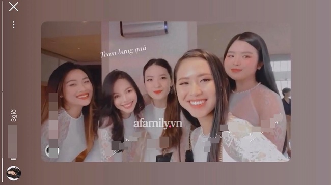Lộ dàn phù dâu cầm chiếc phong bao lì xì có in logo doanh nghiệp nhà thiếu gia Phan Thành, đám hỏi đã chính xác 100%? - Ảnh 3. Lộ dàn phù dâu cầm chiếc phong bao lì xì có in logo doanh nghiệp nhà thiếu gia Phan Thành, đám hỏi đã chính xác 100%? - Ảnh 3.