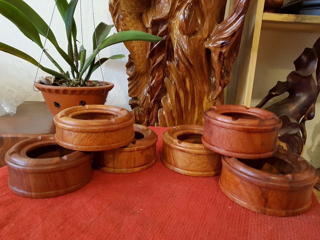 Vừa đi công tác về, chồng chị bàng hoàng khi phát hiện ra một `` vật thể lạ ''. ở ban công và phòng tắm, vạch trần sự thật về người vợ vẫn ngoan ngoãn - Ảnh 1. Vừa đi công tác về, chồng chị bàng hoàng khi phát hiện ra một `` vật thể lạ ''. ở ban công và phòng tắm, vạch trần sự thật về người vợ vẫn ngoan ngoãn - Ảnh 1.