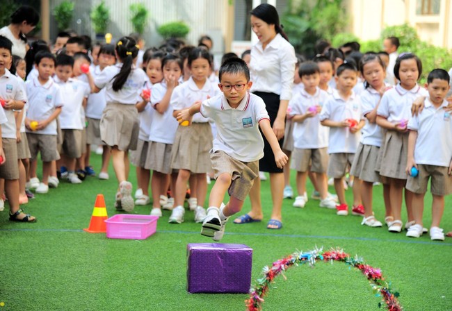 Nên cho con học Vinschool hay Nguyễn Siêu?: Bài review ưu nhược điểm của 1 phụ huynh ở Hà Nội sẽ giúp bố mẹ giải đáp khúc mắc - Ảnh 3.