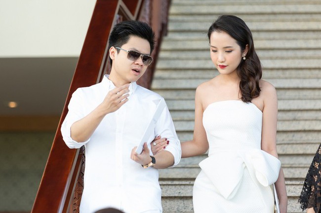 Không còn giấu giếm, Phan Thành chính thức đăng ảnh tay nắm tay cô dâu với chiếc nhẫn kim cương - Ảnh 2. Không còn giấu giếm, Phan Thành chính thức đăng ảnh tay nắm tay cô dâu với chiếc nhẫn kim cương - Ảnh 2.