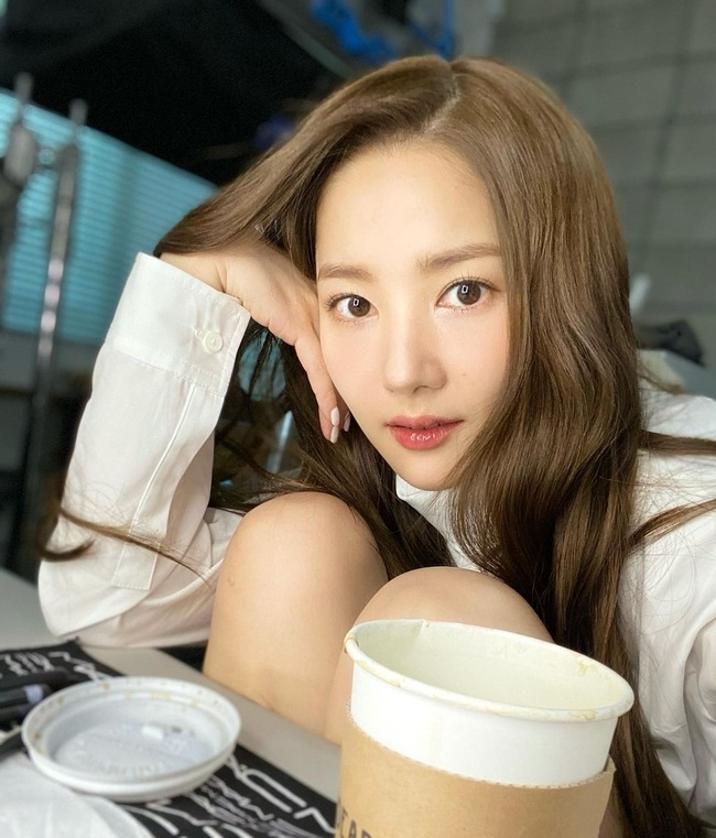 Sau khi bị chê lộ dấu hiệu biến chứng hậu thẩm mỹ, nhan sắc Park Min Young thay đổi thế này đây - Ảnh 2.