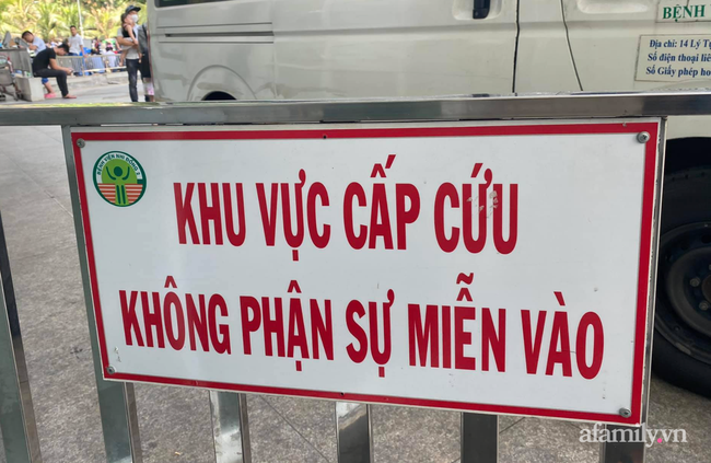 Lời kể bà ngoại bé gái 3 tuổi nguy kịch, nghi bị mẹ bạo hành: Để phân dính vào dép nên bị đánh? - Ảnh 3. Lời kể bà ngoại bé gái 3 tuổi nguy kịch, nghi bị mẹ bạo hành: Để phân dính vào dép nên bị đánh? - Ảnh 3.