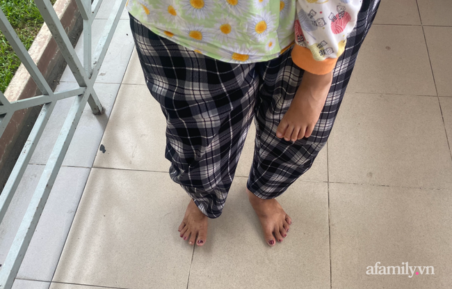 Lời kể bà ngoại bé gái 3 tuổi nguy kịch, nghi bị mẹ bạo hành: Để phân dính vào dép nên bị đánh? - Ảnh 10. Lời kể bà ngoại bé gái 3 tuổi nguy kịch, nghi bị mẹ bạo hành: Để phân dính vào dép nên bị đánh? - Ảnh 10.
