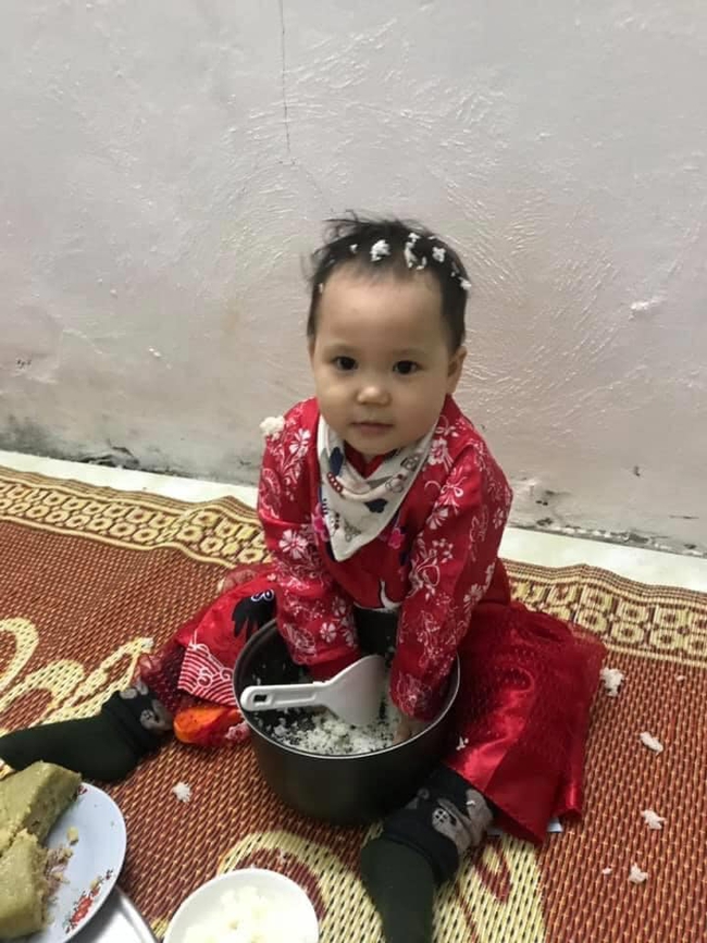 "Con con vui lắm, nó không nghịch tí nào đâu" - câu nói hài hước của các mẹ và chùm ảnh trái ngược khiến hội bỉm sữa đồng cảm sâu sắc - Ảnh 5. "Con con vui lắm, nó không nghịch tí nào đâu" - câu nói hài hước của các mẹ và chùm ảnh trái ngược khiến hội bỉm sữa đồng cảm sâu sắc - Ảnh 5.