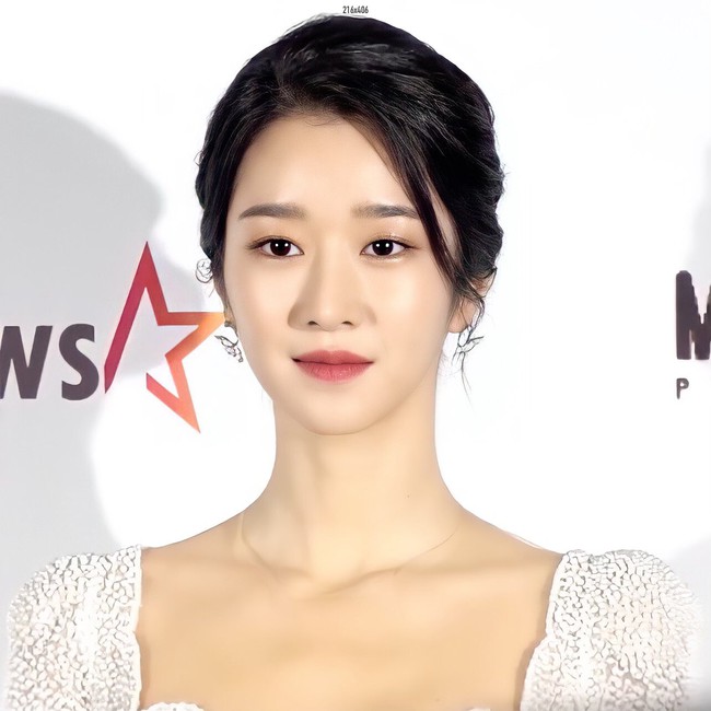 Thảm đỏ AAA 2020 &quot;nóng&quot; nhất Kbiz lúc này: &quot;Điên nữ Seo Ye Ji thanh lịch chiếm &quot;spotlight&quot;, Kim Soo Hyun và Lee Jun Ki nổi bật nhất dàn tài tử - Ảnh 2.