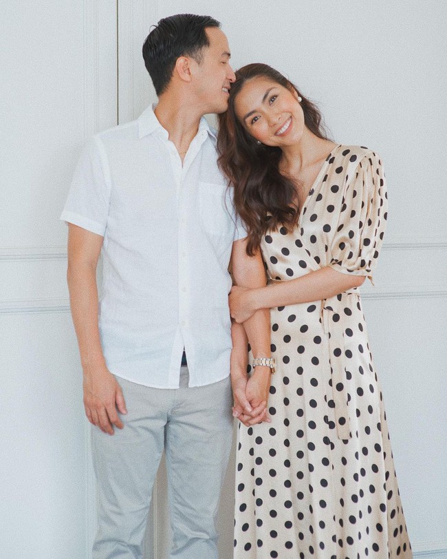 Sánh bước bên ông xã, Hà Tăng cứ lên đồ xuất sắc nhường này thì bảo sao Louis Nguyễn "nghiện" vợ đến thế - Ảnh 2. Sánh bước bên ông xã, Hà Tăng cứ lên đồ xuất sắc nhường này thì bảo sao Louis Nguyễn "nghiện" vợ đến thế - Ảnh 2.