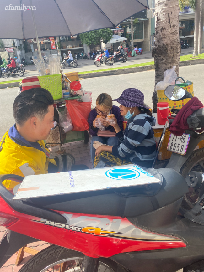 Công an xác định thi thể không nguyên vẹn trong vali tại căn nhà 4 tầng ở TP.HCM là nam, người Hàn Quốc - Ảnh 3. Công an xác định thi thể không nguyên vẹn trong vali tại căn nhà 4 tầng ở TP.HCM là nam, người Hàn Quốc - Ảnh 3.