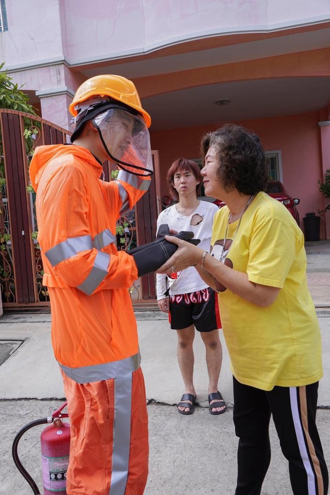 Dân mạng đổ xô xem ảnh vụ cháy nhà, nhưng sự thật té ra là một pha quảng cáo mì siêu cay khiến ai cũng tức nghẹn! - Ảnh 10.