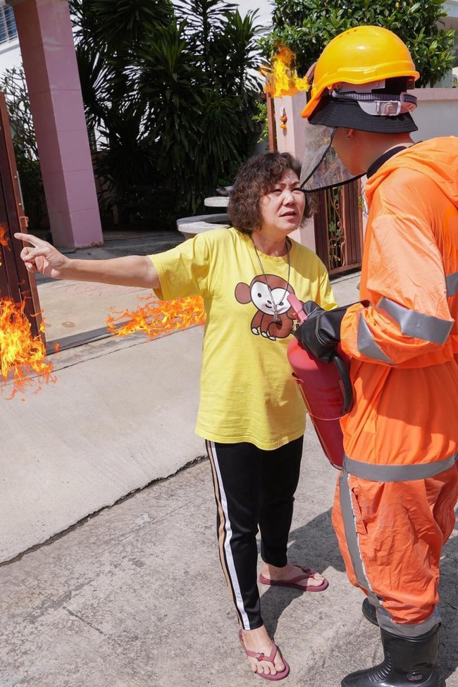 Dân mạng đổ xô xem ảnh vụ cháy nhà, nhưng sự thật té ra là một pha quảng cáo mì siêu cay khiến ai cũng tức nghẹn! - Ảnh 2.