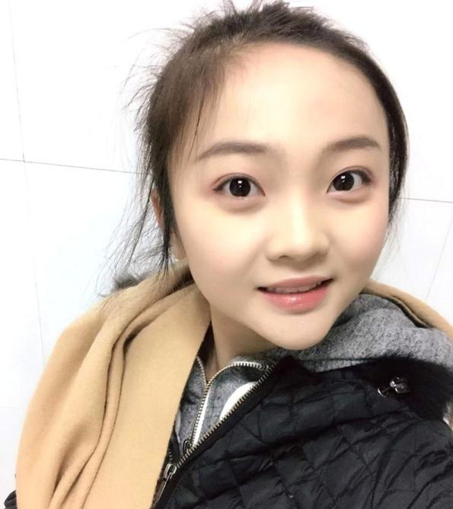 Cô bé hát mở màn Olympic Bắc Kinh năm ấy: Nạn nhân của vố lừa thế kỷ, tuổi thiếu niên kém sắc và trượt dốc vì cách nuôi dạy tai hại của mẹ - Ảnh 8.