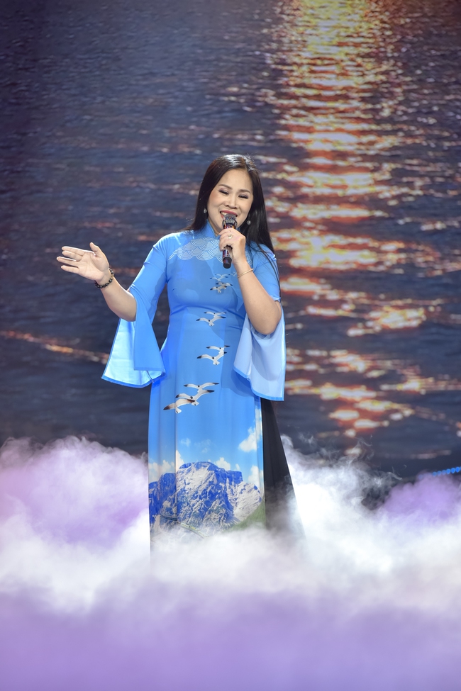 Thu Phương nức nở nhận ra người quen trên sân khấu "Và tôi vẫn hát", cả khán phòng không ai kìm được nước mắt - Ảnh 7. Thu Phương nức nở nhận ra người quen trên sân khấu “Và tôi vẫn hát”, cả khán phòng không ai kìm được nước mắt Thu Phương nức nở nhận ra người quen trên sân khấu "Và tôi vẫn hát", cả khán phòng không ai kìm được nước mắt - Ảnh 7. Thu Phương nức nở nhận ra người quen trên sân khấu “Và tôi vẫn hát”, cả khán phòng không ai kìm được nước mắt