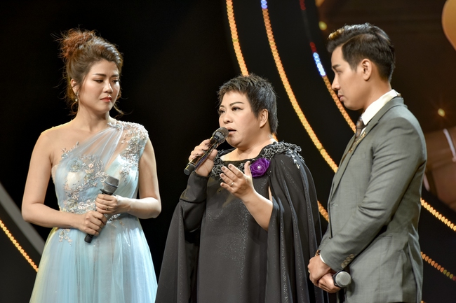 Thu Phương nức nở nhận ra người quen trên sân khấu "Và tôi vẫn hát", cả khán phòng không ai kìm được nước mắt - Ảnh 4. Thu Phương nức nở nhận ra người quen trên sân khấu “Và tôi vẫn hát”, cả khán phòng không ai kìm được nước mắt Thu Phương nức nở nhận ra người quen trên sân khấu "Và tôi vẫn hát", cả khán phòng không ai kìm được nước mắt - Ảnh 4. Thu Phương nức nở nhận ra người quen trên sân khấu “Và tôi vẫn hát”, cả khán phòng không ai kìm được nước mắt