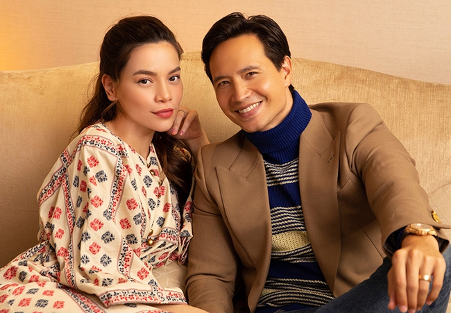Khoảnh khắc Hồ Ngọc Hà được bạn trai nắm tay đưa tới tận cửa phòng sinh - Ảnh 2. Khoảnh khắc Kim Lý nắm tay Hồ Ngọc Hà đưa tới tận cửa phòng sinh gây sốt Khoảnh khắc Hồ Ngọc Hà được bạn trai nắm tay đưa tới tận cửa phòng sinh - Ảnh 2. Khoảnh khắc Kim Lý nắm tay Hồ Ngọc Hà đưa tới tận cửa phòng sinh gây sốt