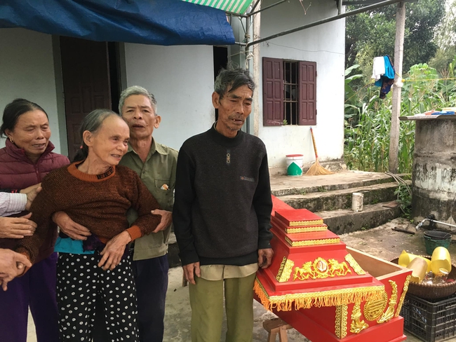 Hoàn cảnh thương tâm của hai anh em sinh đôi thương vong trên đường về quê: Mẹ bỏ đi, hoàn cảnh nghèo khó - Ảnh 3.