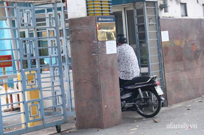 TP.HCM đóng cửa quán cà phê, karaoke, khu cách ly tiếp viên Vietnam Airlines liên quan đến 2 ca nhiễm COVID-19, tổ chức họp khẩn - Ảnh 11. TP.HCM đóng cửa quán cà phê, karaoke, khu cách ly tiếp viên Vietnam Airlines liên quan đến 2 ca nhiễm COVID-19, tổ chức họp khẩn - Ảnh 11.