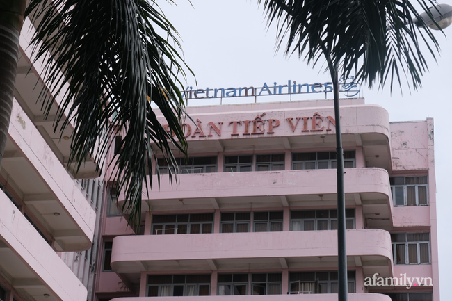 TP.HCM đóng cửa quán cà phê, karaoke, khu cách ly tiếp viên Vietnam Airlines liên quan đến 2 ca nhiễm COVID-19, tổ chức họp khẩn - Ảnh 9. TP.HCM đóng cửa quán cà phê, karaoke, khu cách ly tiếp viên Vietnam Airlines liên quan đến 2 ca nhiễm COVID-19, tổ chức họp khẩn - Ảnh 9.