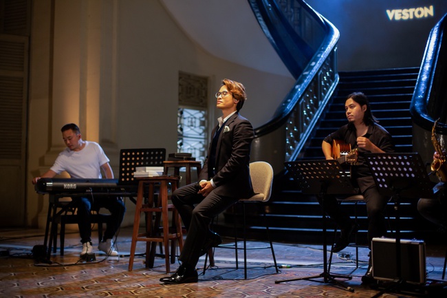 Bất ngờ trước số lượng đặt vé concert quá lớn, Hà Anh Tuấn phát hành album mới trước thềm liveshow - Ảnh 3. Bất ngờ trước số lượng đặt vé concert quá lớn, Hà Anh Tuấn phát hành album mới trước thềm liveshow - Ảnh 3.