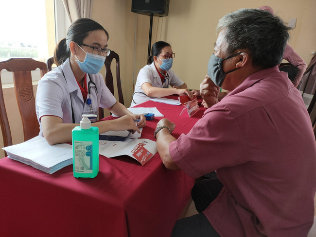 Tinh thần Đỏ sát cánh bên miền Trung: Hy vọng mang lạc quan trở về sau cơn bão - Ảnh 2. Tinh thần Đỏ sát cánh bên miền Trung: Hy vọng mang lạc quan trở về sau cơn bão - Ảnh 2.