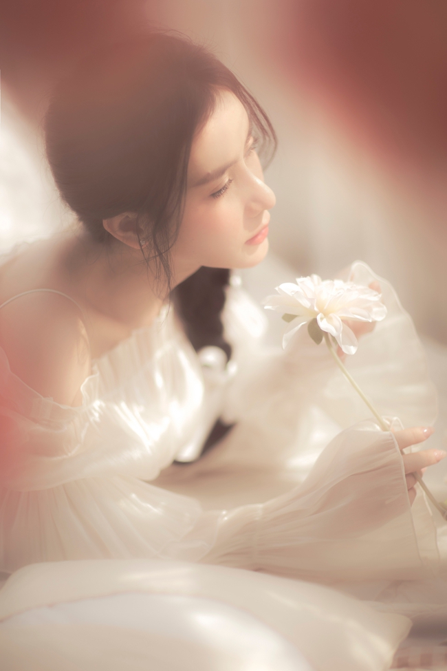 "Nàng thơ" Thái Tuyết Trâm khoe nhan sắc mong manh gây thương nhớ - Ảnh 7. "Nàng thơ" Thái Tuyết Trâm khoe nhan sắc mong manh gây thương nhớ - Ảnh 7.