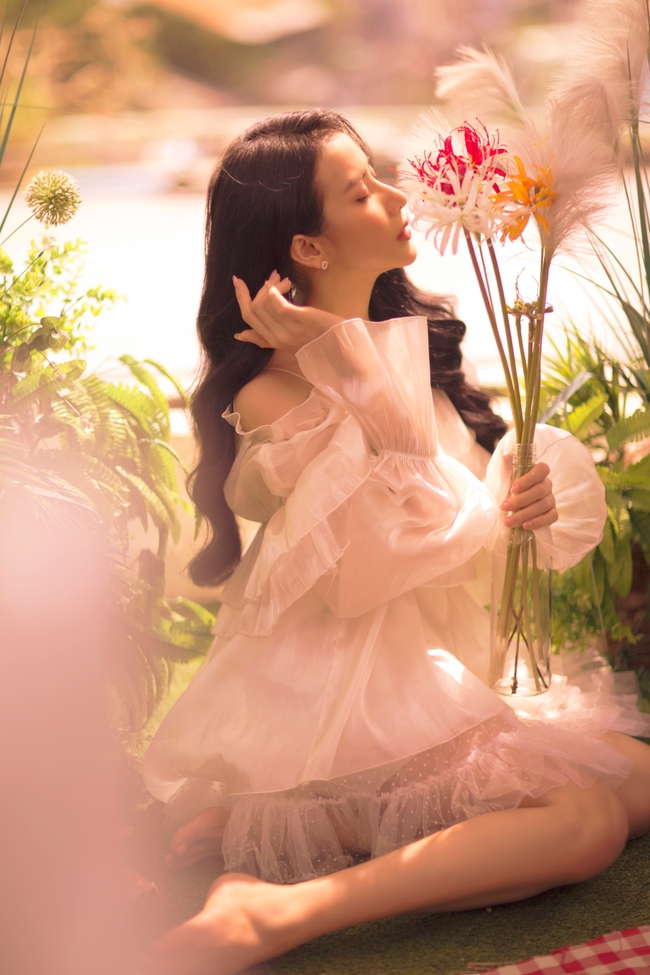"Nàng thơ" Thái Tuyết Trâm khoe nhan sắc mong manh gây thương nhớ - Ảnh 4. "Nàng thơ" Thái Tuyết Trâm khoe nhan sắc mong manh gây thương nhớ - Ảnh 4.