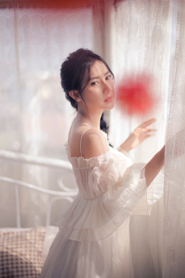 "Nàng thơ" Thái Tuyết Trâm khoe nhan sắc mong manh gây thương nhớ - Ảnh 2. "Nàng thơ" Thái Tuyết Trâm khoe nhan sắc mong manh gây thương nhớ - Ảnh 2.