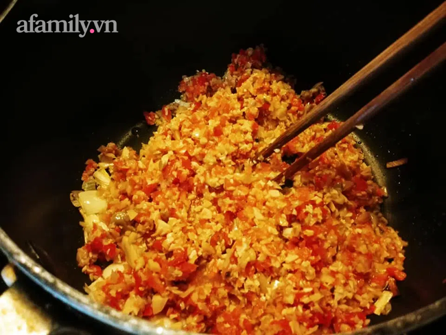 Ngày chay làm ngay món đậu hũ sa tế cay ngon, mùa đông ăn là số 1! - Ảnh 4.