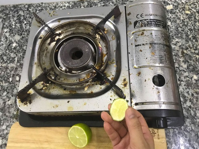 Vỏ chanh tưởng là vô dụng nhưng lại có đến 8 "lợi ích thần kỳ" với căn bếp mà các chị em có thể chưa biết! - Ảnh 2.