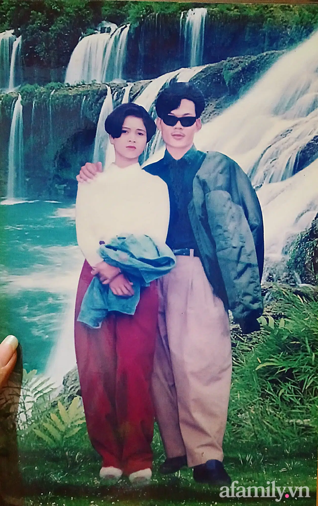 Cô con gái kể câu chuyện tình yêu của bố mẹ chồng: Lần đầu gặp mặt, bố mẹ chồng đã ngăn cản vì anh rể là `` công tử xã hội ''. và bí quyết để có được hạnh phúc suốt 26 năm chỉ trong một từ `` em yêu '' - Ảnh 2. Cô con gái kể về câu chuyện tình yêu của bố mẹ vợ: Lần đầu gặp mặt, bố mẹ vợ đã ngăn cản vì chàng rể là `` dân xã hội ''. và bí quyết để có được hạnh phúc suốt 26 năm chỉ trong một từ `` em yêu '' - Ảnh 2.