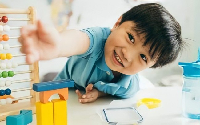 3 señales pequeñas, pero muestran que su hijo tiene un cerebro derecho muy desarrollado y que la inteligencia está muy por delante de sus compañeros